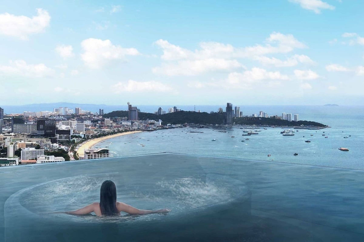 Infinity Edge Swimming Pool